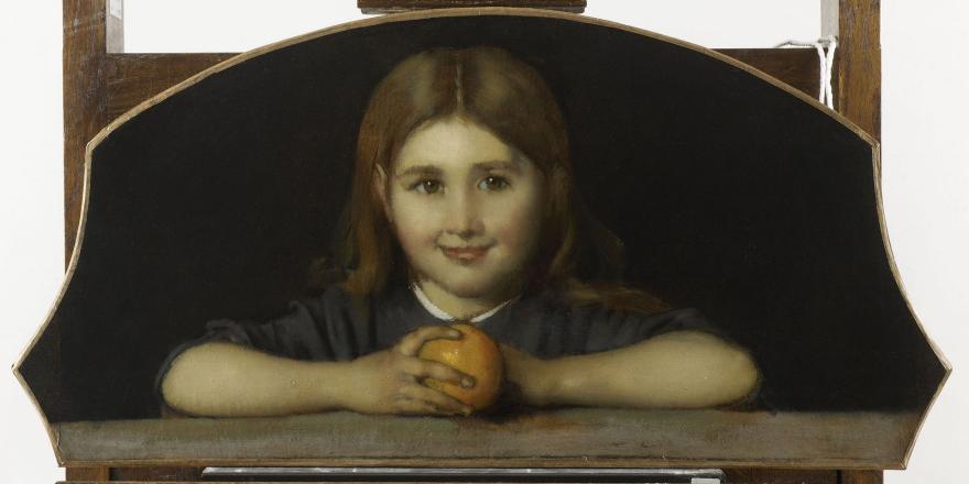 Henner Fillet tenant une orange