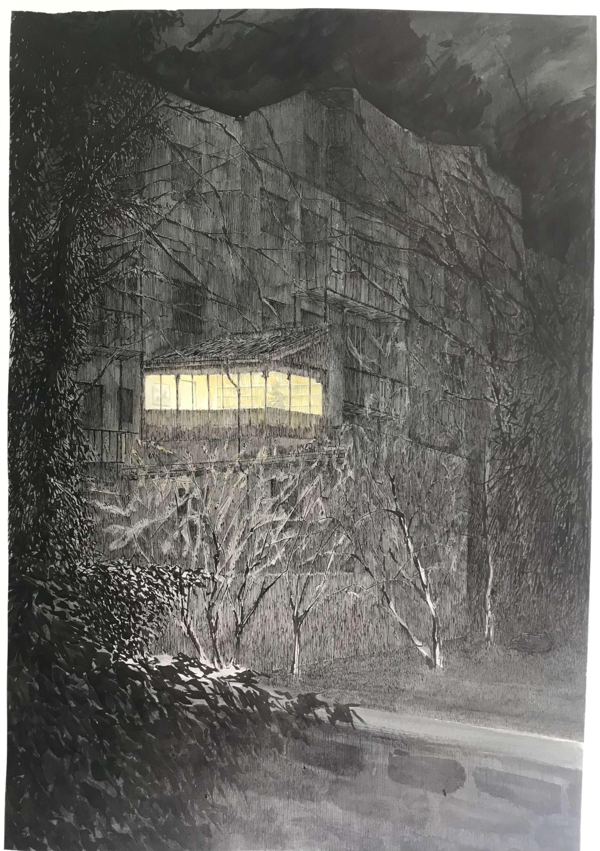 dessin à l'encre d'un bâtiment en extérieur sombre. Un fenêtre laisse apparaître de la lumière jaune.